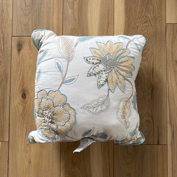 Flower Pillow - Picture 1 of 2